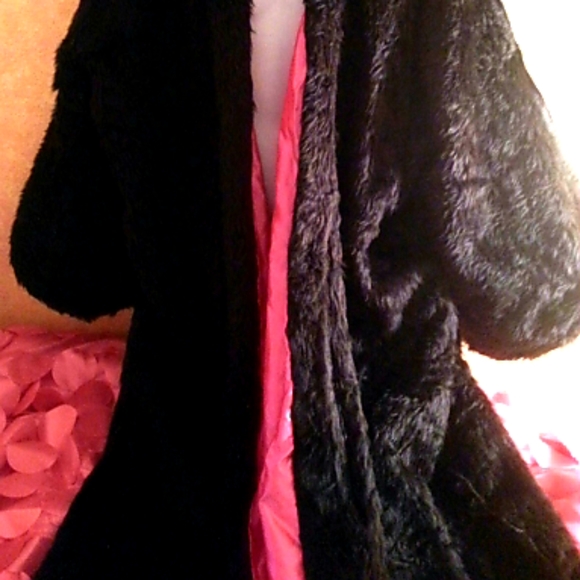 BLACK FAUX FUR FUCHSIA TAFFETA REVERSIBLE MAXICOAT - Picture 2 of 4